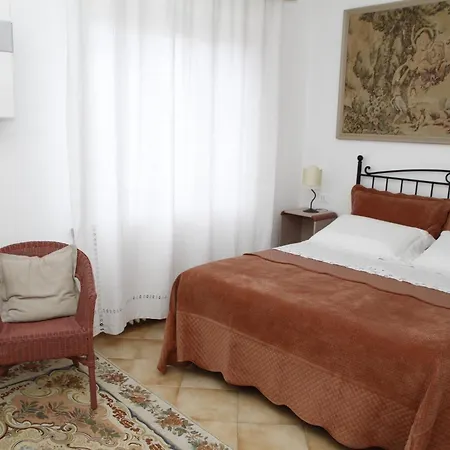 La Mimosa Guest house 2*