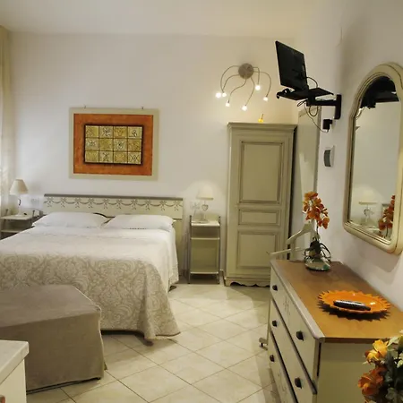 Πανσιόν La Mimosa 4*